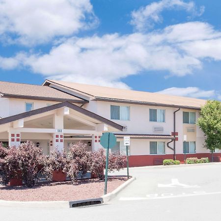Motel Super 8 By Wyndham Middletown Extérieur photo