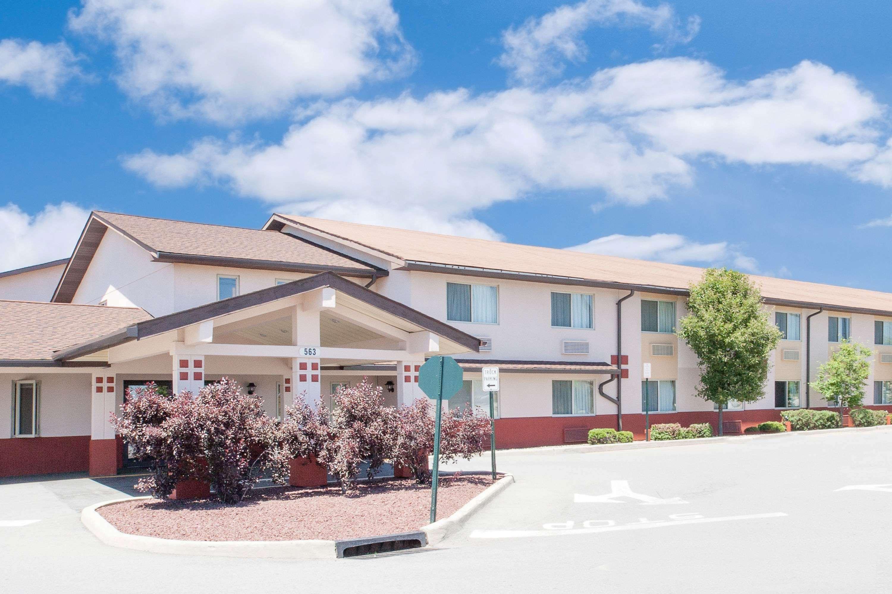 Motel Super 8 By Wyndham Middletown Extérieur photo