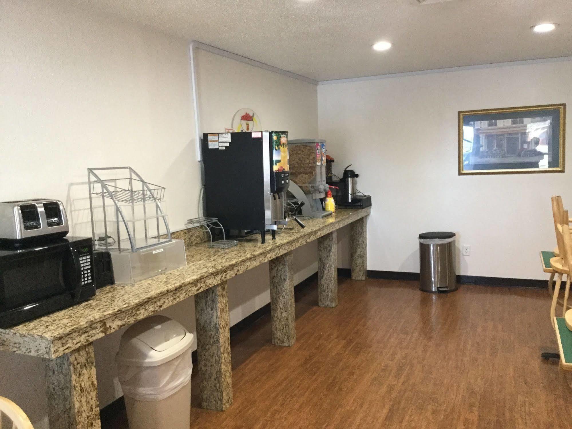 Motel Super 8 By Wyndham Middletown Extérieur photo